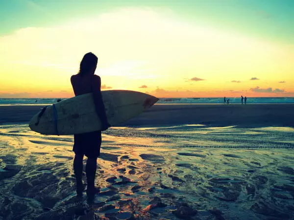 Surfer-Sonnenuntergang