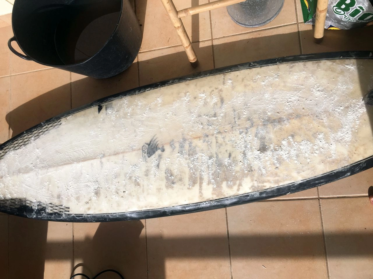 Surfboard Wachs entfernen Mehl für die Wachsreste am Brett